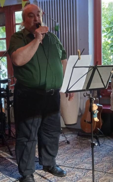 Michael R sings