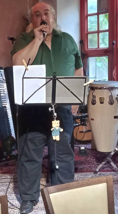 Michael R sings